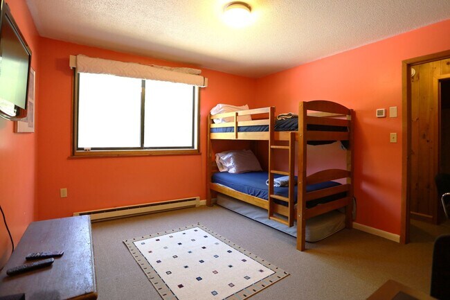 Building Photo - Seasonal 6 Month Lease Available! Charming 2-bedroom, 2-bathroom townhouse at Winterbrook Village