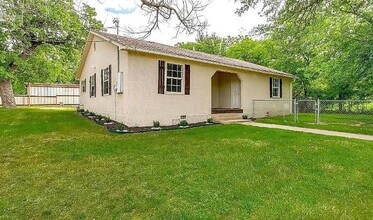 Building Photo - 3/2 Located within walking distance to Downtown Mineral Wells!