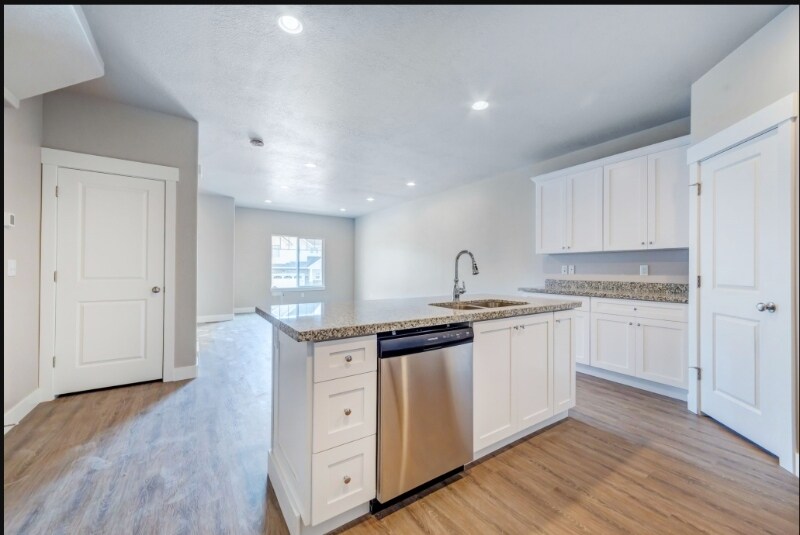 Building Photo - 2528 N Cormac Pl