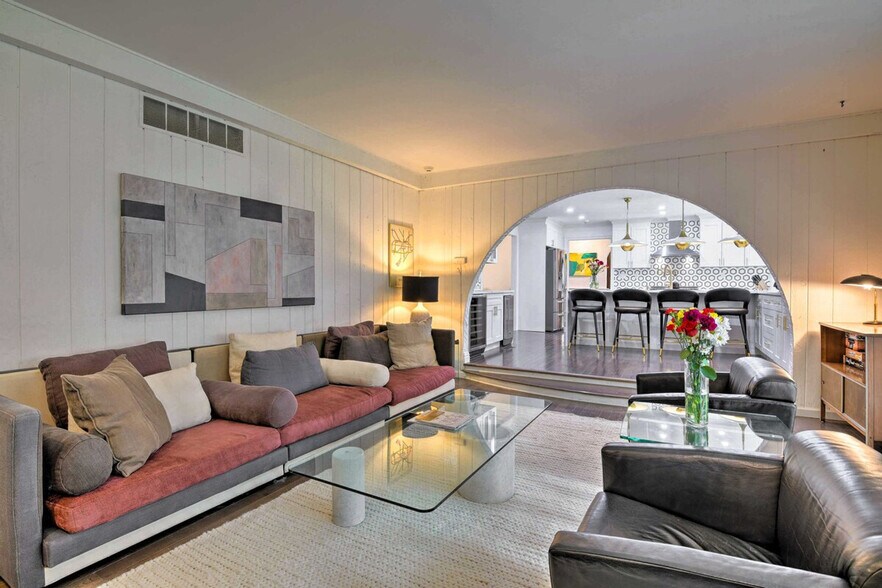 Building Photo - 28 Holiday Dr