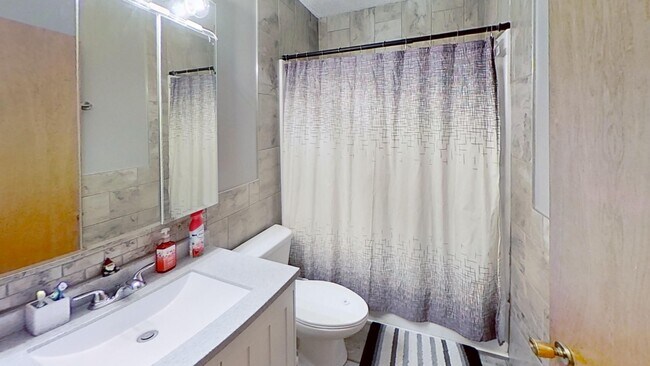 Building Photo - Updated two bedroom ranch duplex with partial basement finish, detached garage, close to mall/sho...