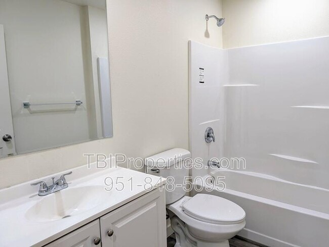 Building Photo - 1358 N Murray St