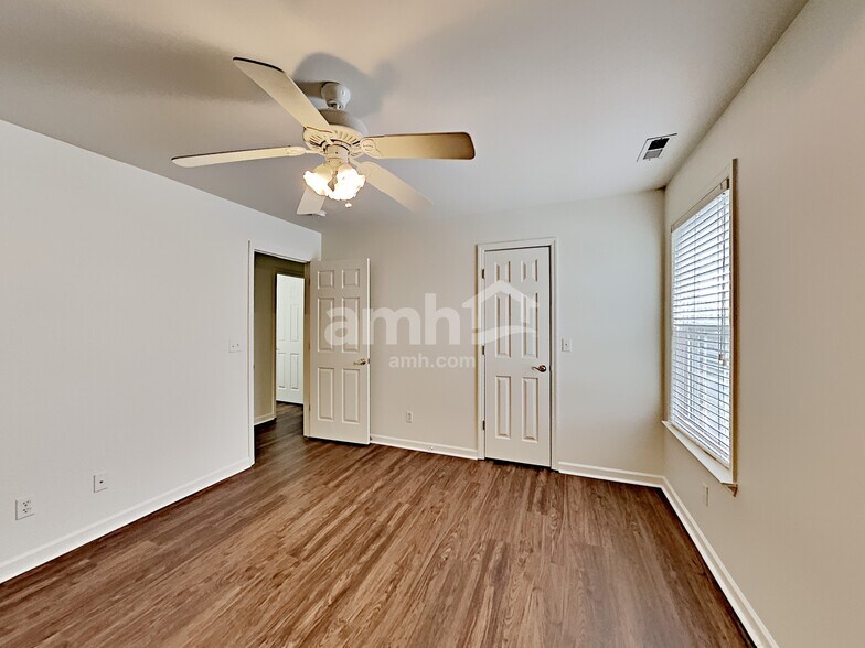 Building Photo - 1914 Amacher Dr