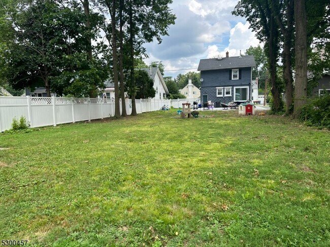 Building Photo - 89 Farragut Rd