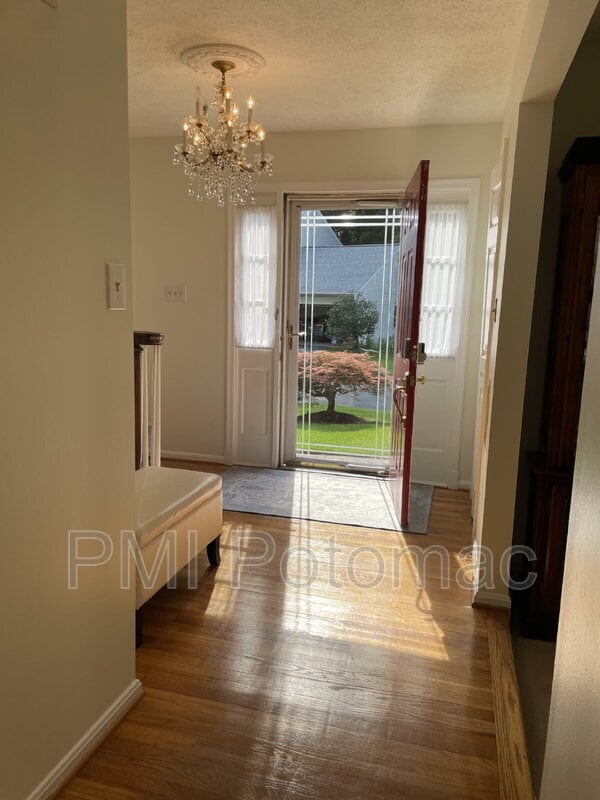 Building Photo - 1917 Agate Dr