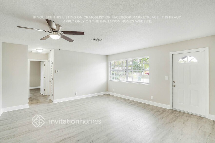 Building Photo - 1331 SW 21st Ave
