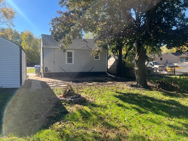 Building Photo - 512 Montgomery Rd