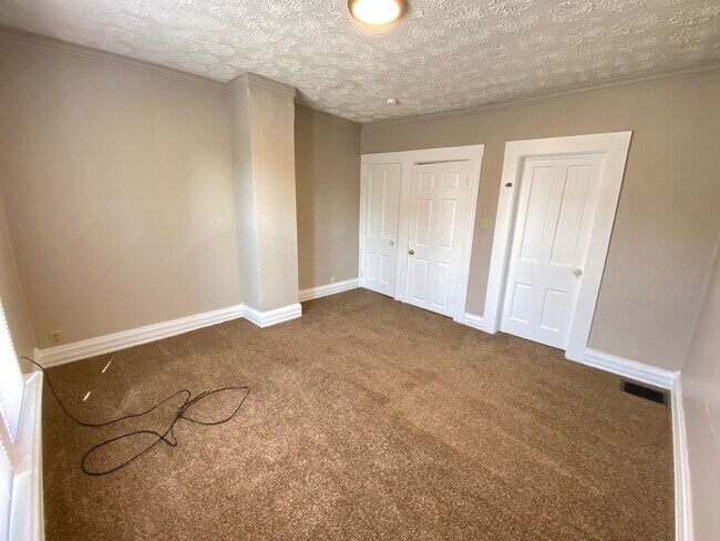 Building Photo - 52 W Norwich Ave