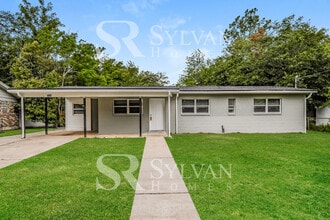 Building Photo - One-level living at its best