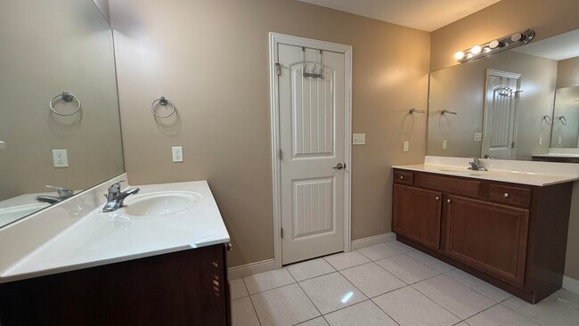 Building Photo - 5109 Lake Trout Ct