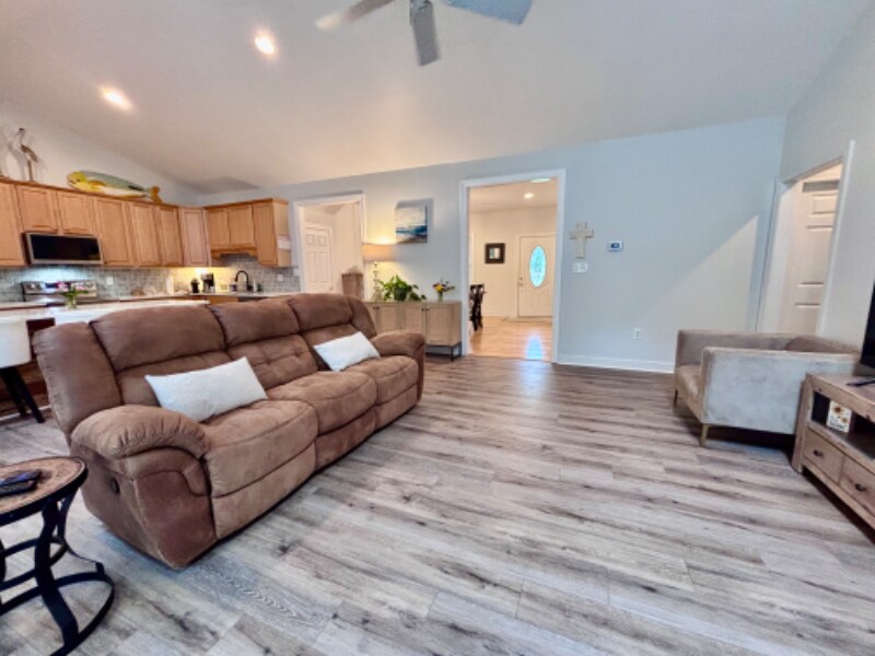 Building Photo - 9410 Lake View Dr