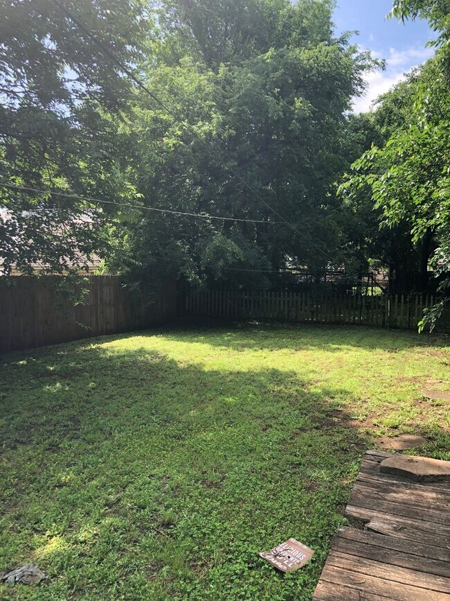 Building Photo - 2 Bed 1 Bath - Refrigerator Included - Urb...