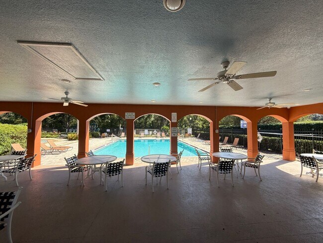 Building Photo - Beautiful Lake Mary 4 Bedroom home in Gate...