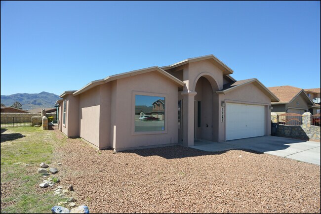 Building Photo - 10045 Paloma Dr