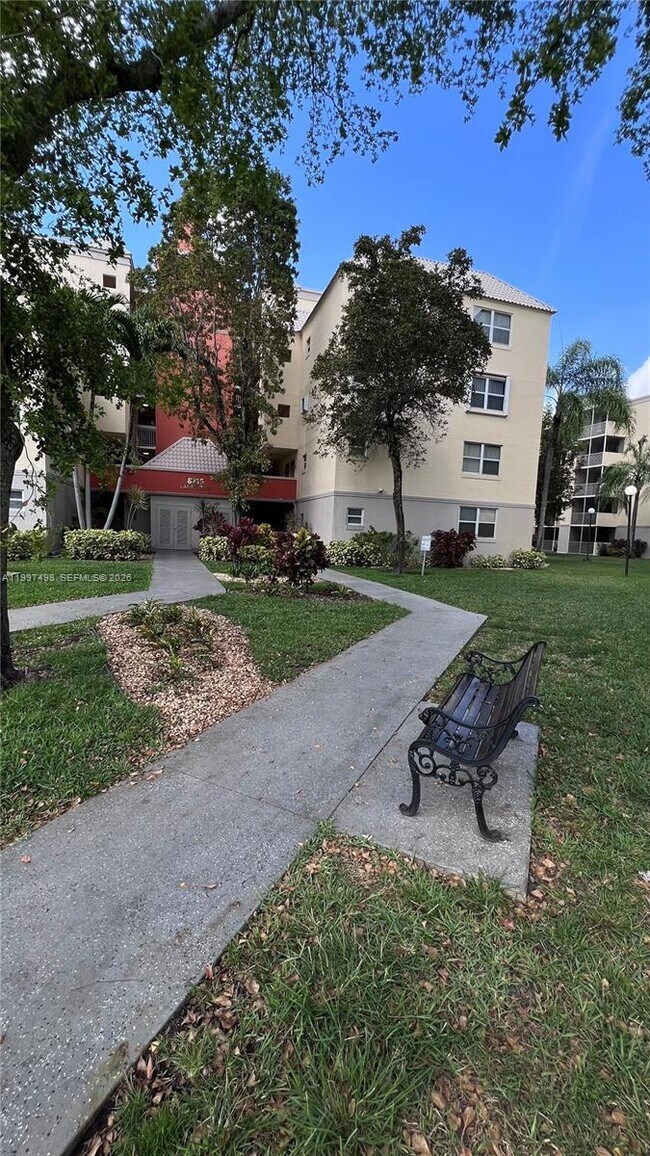 Building Photo - 8215 Lake Dr