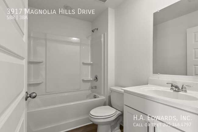 Building Photo - 3917 Magnolia Hls Dr