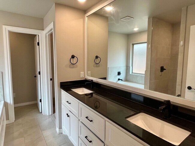 Building Photo - 4 Bed, 2 Bath NW Edmond Home in Deer Creek Schools