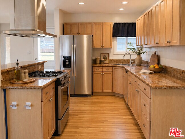 Building Photo - 17345 Hamlin St