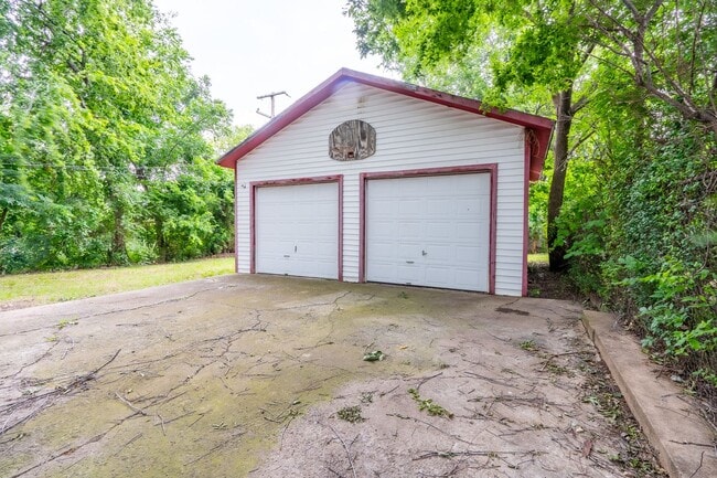 Building Photo - 345 S Zunis Ave