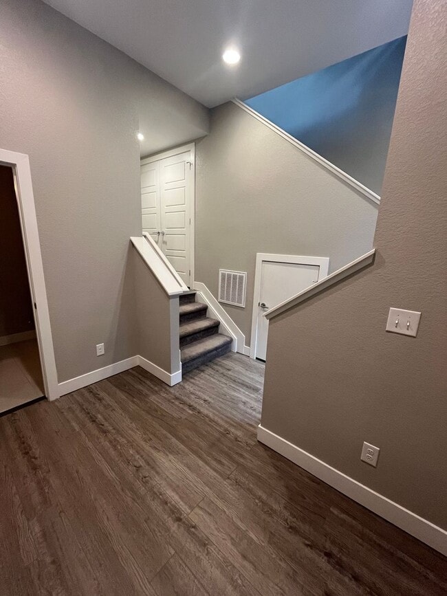 Building Photo - 2858 Hazel Ct