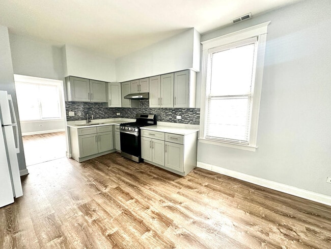 Building Photo - 931 W 32nd St