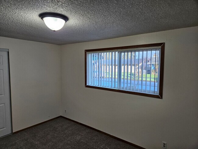 Building Photo - 677n52