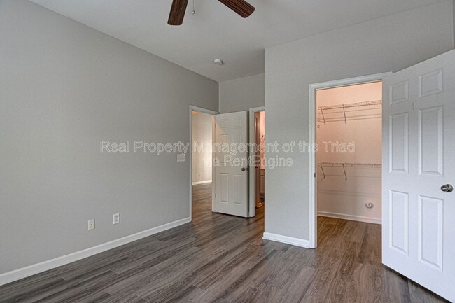 Building Photo - 5972 Hollow Wood Ct