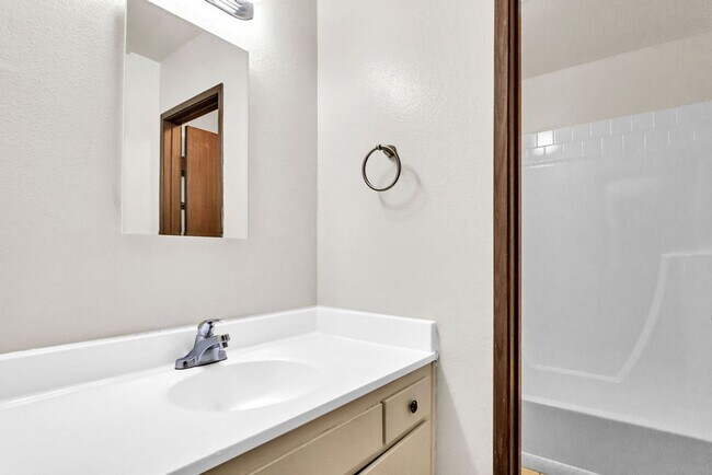 Building Photo - Spacious three bedroom with office in Prim...