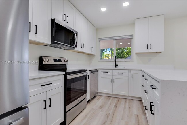 Building Photo - 2942 SW 25th St