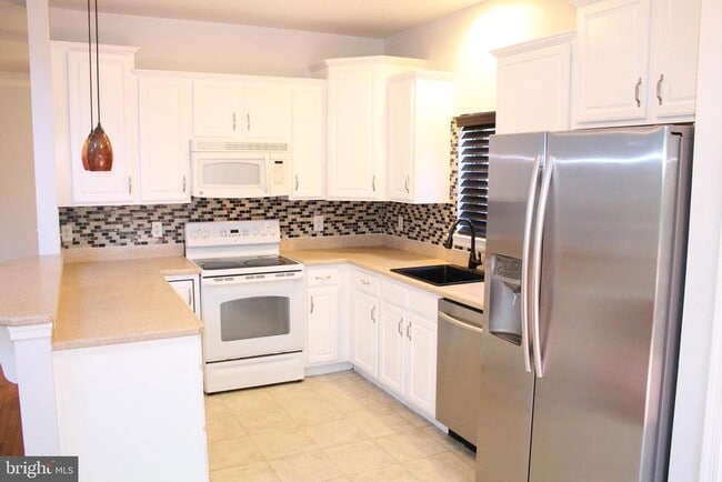 Building Photo - 15 Ryan Ct