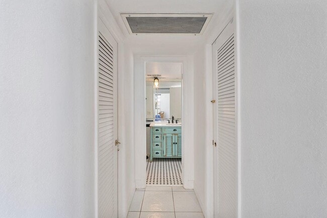 Building Photo - 2851 S Ocean Blvd