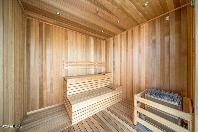 Building Photo - 7180 E Kierland Blvd