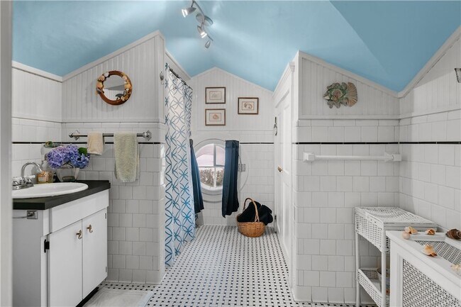 Building Photo - 718 Bellevue Ave