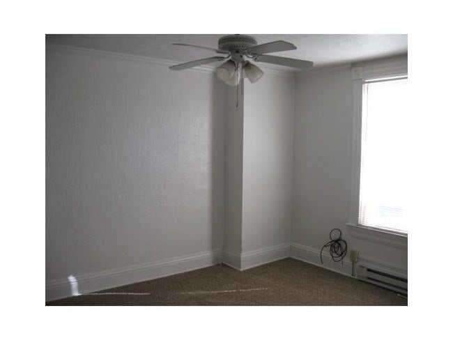 Building Photo - 22 W Katherine Ave