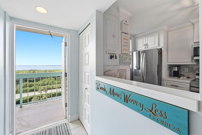 Building Photo - 9940 S Ocean Dr