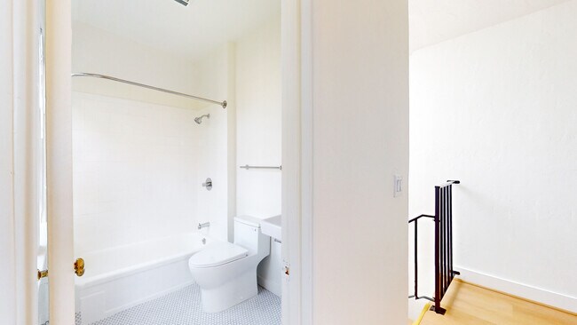 Building Photo - 509 Greenwich-