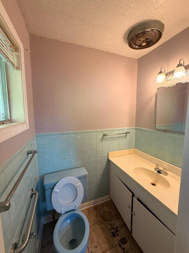 Building Photo - Move-In Ready 3BR Home Available Now!