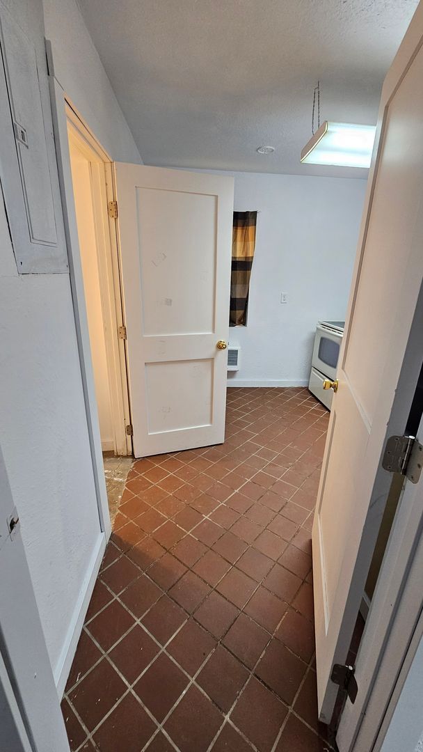 Building Photo - Ore