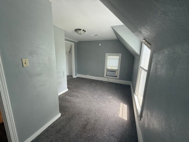 Building Photo - East 3rd Duplex