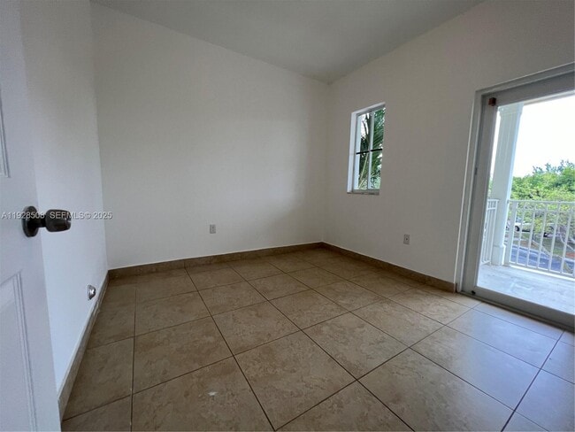 Building Photo - 3334 NE 3rd Dr