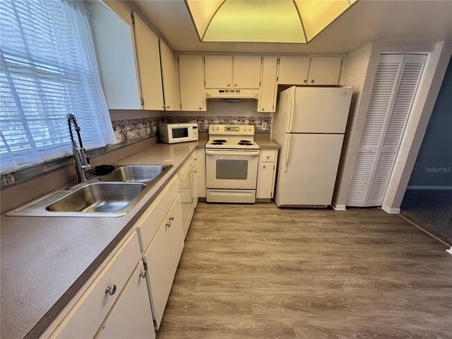 Building Photo - 9851 113th St N