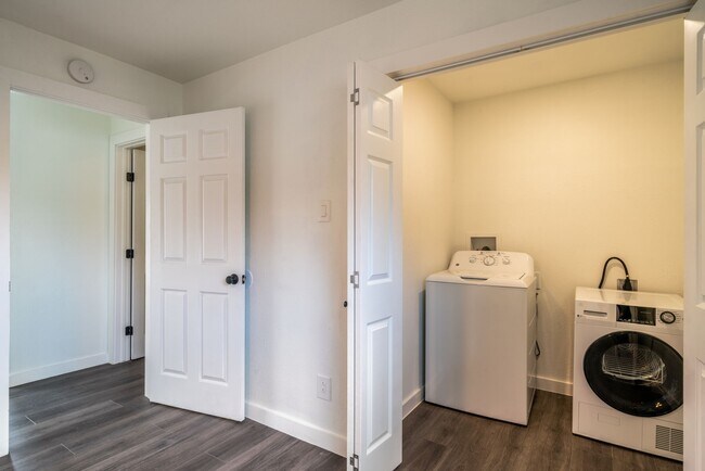 Building Photo - 1309 Blair St