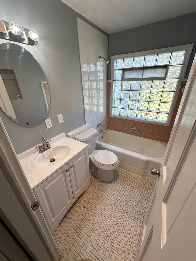 Building Photo - 1709 N Ballenger Hwy