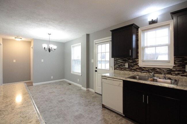 Building Photo - 135 Waterford Dr