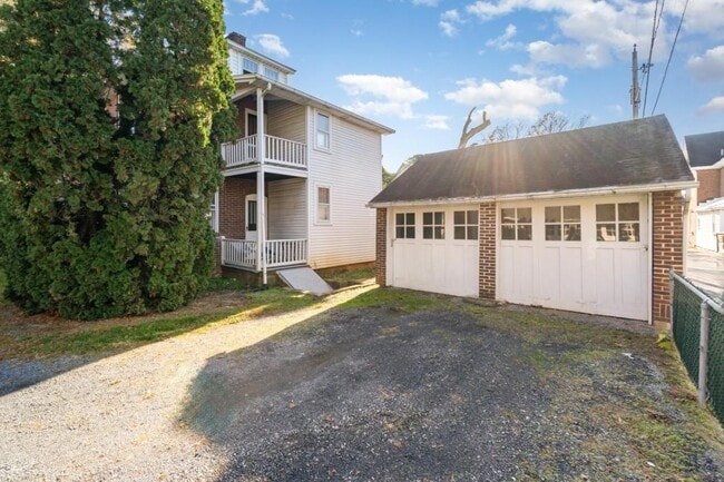 Building Photo - 150 Riddle Rd