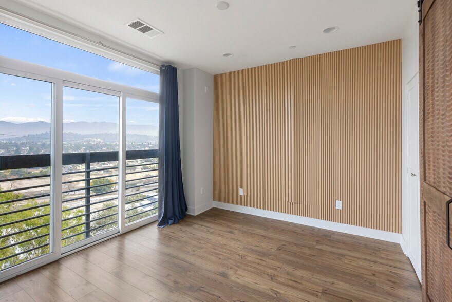 Building Photo - 2753 Waverly Dr