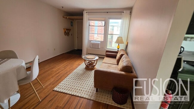 Building Photo - Bright, FURNISHED 2-Bedroom in Prime Burlington Location — Available NOW!