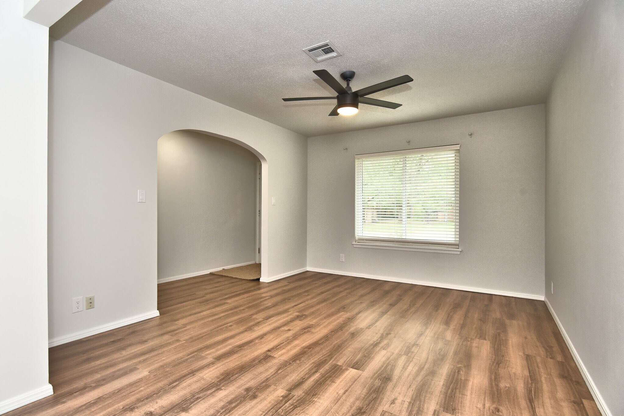 Building Photo - 6925 E 73rd St