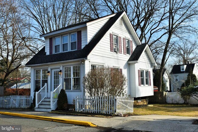 Building Photo - 19 Snowden Ave