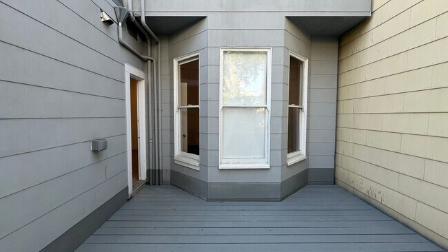 Building Photo - 1420-1424 9th Ave